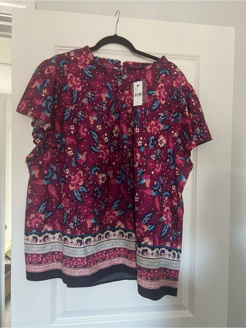 Lane Bryant Women’s Floral Border-Print Short Sleeve Top in Berry. Size 22